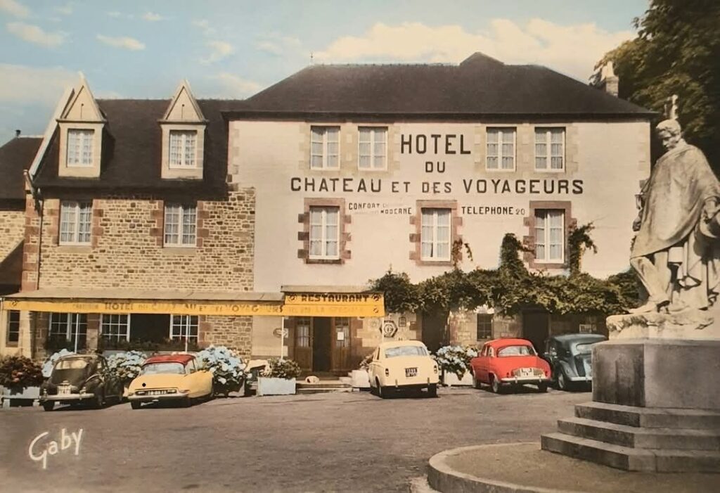Hôtel du Château Combourg - Place Chateaubriand années 1960