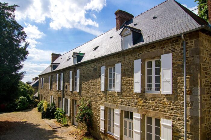 Hôtel à Combourg / Pour rayonner entre Saint-Malo, la Baie du Mont-Saint-Michel, Rennes et Dinan.