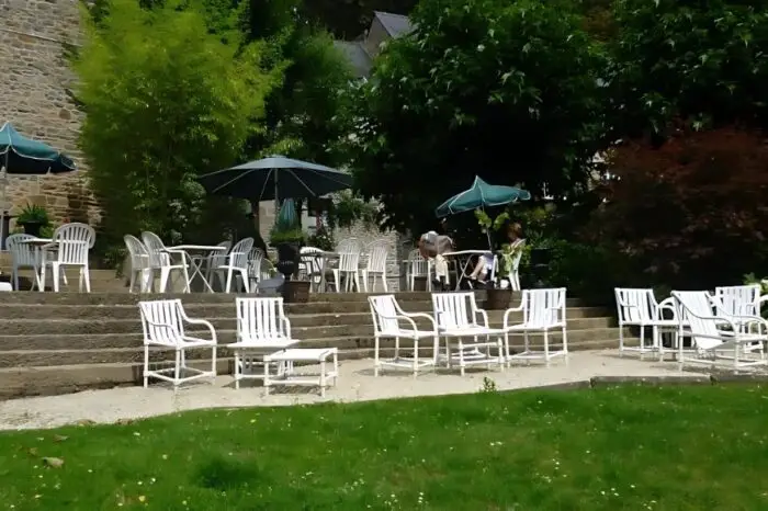 Combourg Hotel du Chateau jardin