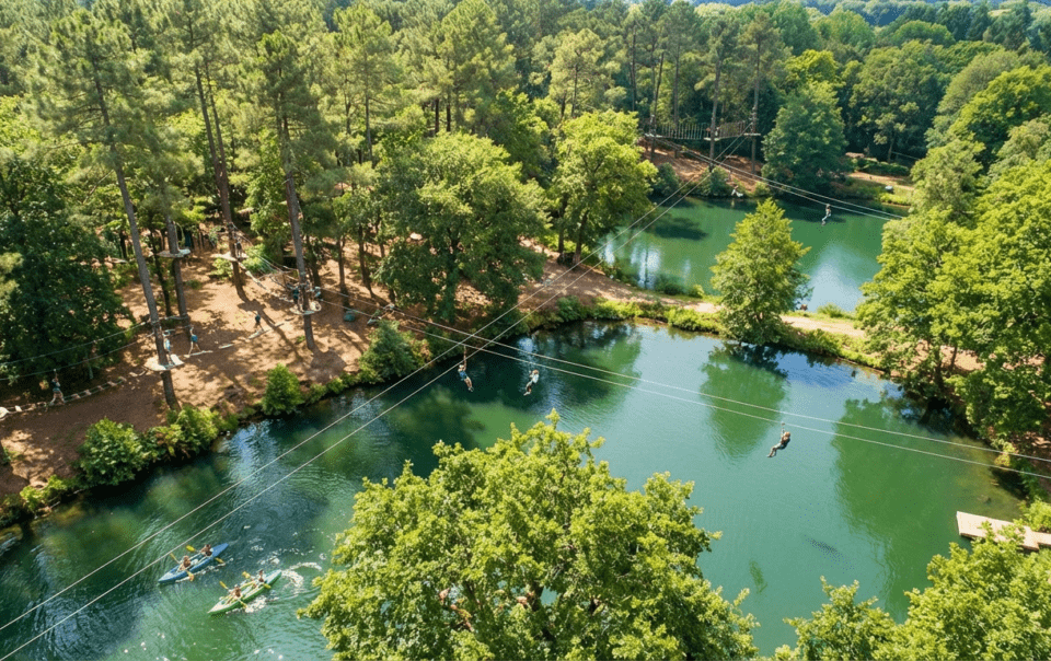 Parcours accrobranche dans la forêt de Villecartier près de Combourg en Bretagne